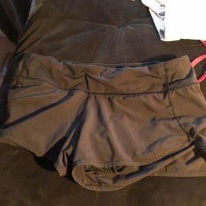 size 8 lululemon shorts 2.5 inseam